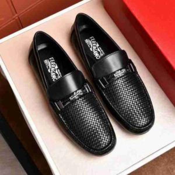 カジュアルシューズ冬季限定販売 サルヴァトーレフェラガモ希少性の高い FERRAGAMO