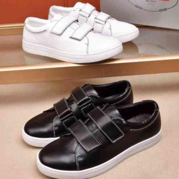 今季爆発的な人気 2026年秋冬入荷 プラダ PRADA 2色可選フラットシューズ 定番品質保証