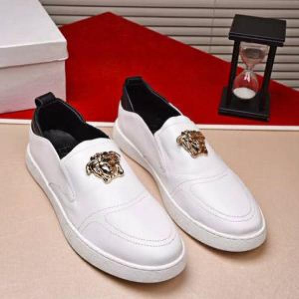 芸能人愛用 ヴェルサーチ VERSACE お得な2026年秋冬シーズンスリップオン