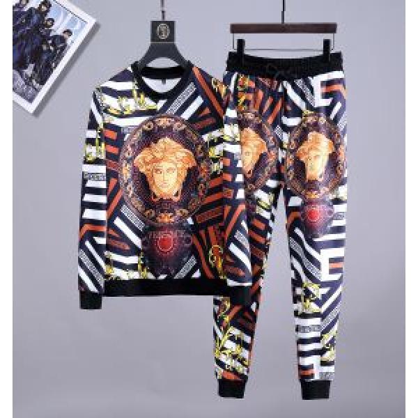 ファッションの最先端！ 上品でファッション ヴェルサーチVERSACE 上下セット 大流行中