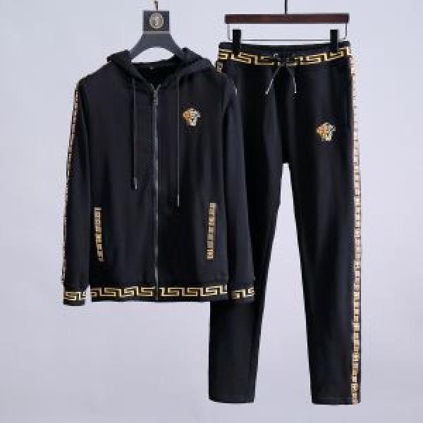 秋冬トレンド 人気デザインで欲しい  ヴェルサーチVERSACE 上下セット 超激安価格