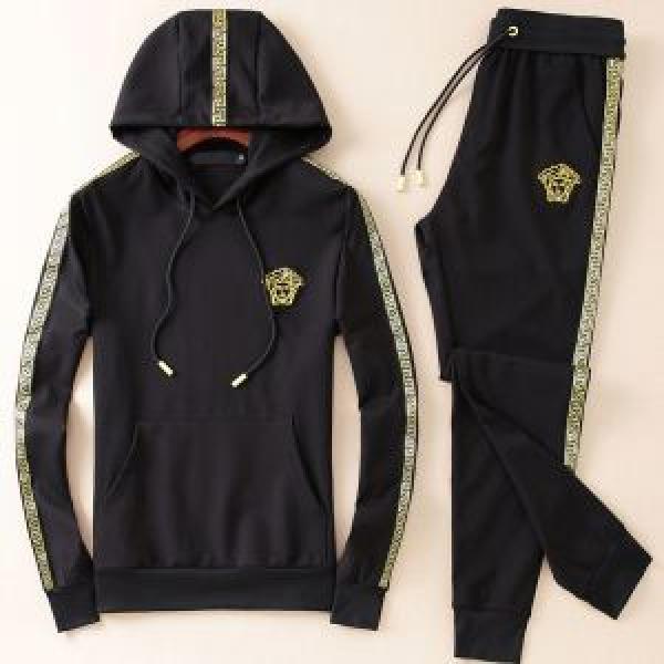 今季爆発的な人気 秋冬超人気の最新作 ヴェルサーチVERSACE 上品でベーシック 上下セット