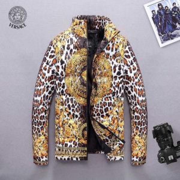 話題の新作到着！　ヴェルサーチVERSACE　ダウンジャケット メンズ　冬季限定販売　2026年人気満々のブランド