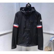 今季注目であるMONCLERコピーモンクレールジャケットメンズフード付きブラックのブルゾンコート
