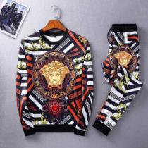 有名人同じアイテム 数量限定再入荷 ヴェルサーチ VERSACE  上下セット 今年っぽくNEWファッション