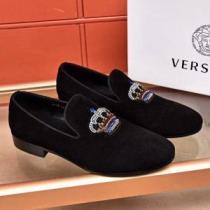 VERSACE カジュアルシューズ人目を引く存在感2025年秋冬入荷 ヴェルサーチ
