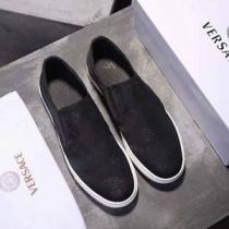 上品キレイスリップオン2026新品入荷 ヴェルサーチ VERSACE オシャレを満喫できる