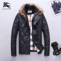 目前の注目ブランド  バーバリー BURBERRY  ダウンジャケット メンズ  首周りもあったかい 3色可選