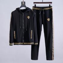 秋冬トレンド 人気デザインで欲しい  ヴェルサーチVERSACE 上下セット 超激安価格