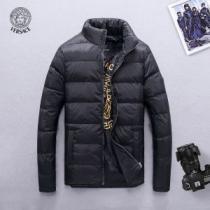 ダウンジャケット 希少性の高い　保温性の高い　メンズ　ヴェルサーチVERSACE  18ＳＳ美品