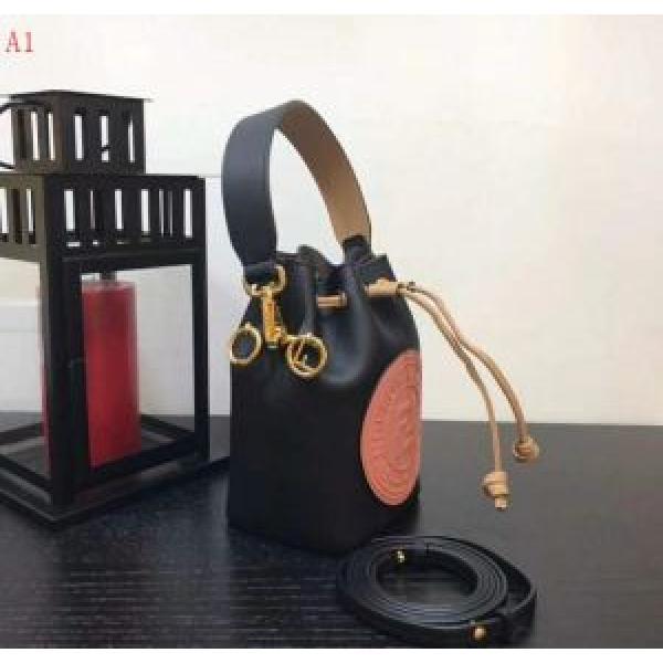 毎年流行り定番アイテムおすすめ 2026最高ランキング FENDI フェンディ ショルダーバッグ 2色可選 流行の注目ブランド.150.