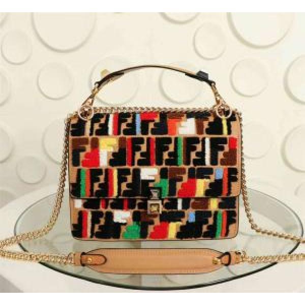 上品でベーシック FENDI フェンディ 超人気美品  ショルダーバッグ 今季新作登場.150.