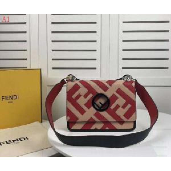 定番品質保証 超目玉新作  FENDI フェンディ 4色可選 個性的なモデル ショルダーバッグ.150.