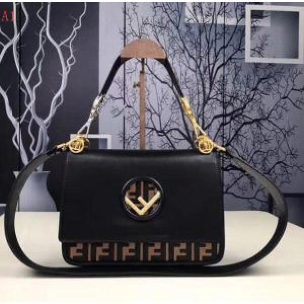 多色可選 目前の注目ブランド  FENDI フェンディ ショルダーバッグ 秋冬大活躍.150.