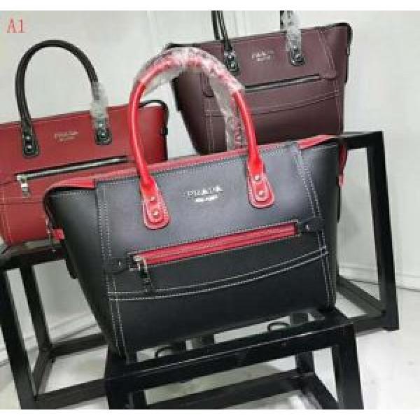 目前の注目ブランド  PRADA プラダ  4色可選  2026年秋冬入荷　トートバッグ　個性的なモデル.68.