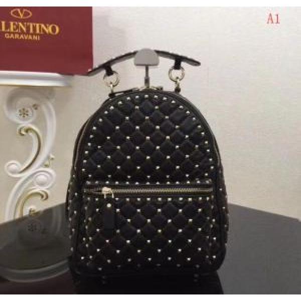 ヴァレンティノ VALENTINO  バックパック  注目美品  多色可選　稀少*入手困難.53.