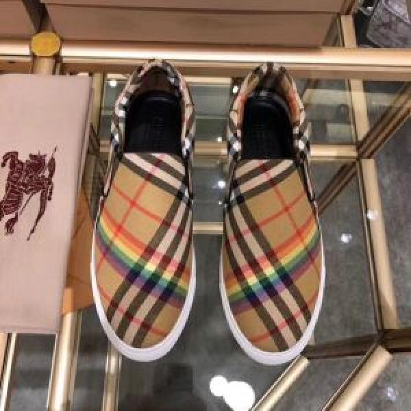 今季大人気新作登場 BURBERRY 芸能人愛用 バーバリー スリップオン 抗菌?防臭加工