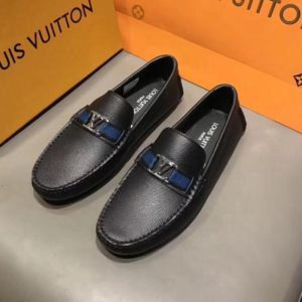 有名人同じアイテム  LOUIS VUITTON カジュアルシューズ希少性の高い ルイ ヴィトン