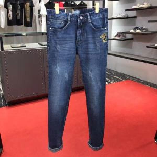 ヴェルサーチVERSACE  最近人気一番！　2026新品入荷　ジーンズ　美品*入手困難