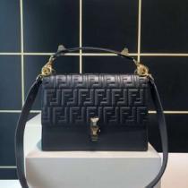 2026秋冬の定番新品到来! FENDI フェンディ 高級感が漂う ショルダーバッグ 今年っぽくNEWファッション.150.