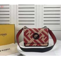 定番品質保証 超目玉新作  FENDI フェンディ 4色可選 個性的なモデル ショルダーバッグ.150.