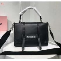 今季新作登場　ミュウミュウ MIUMIU  4色可選　海外先行発売！　トートバッグ 超人気美品　.43..43.