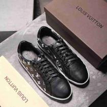 高品質な LOUIS VUITTON スニーカー、靴芸能人愛用 2色可選ルイ ヴィトン上品でファッション