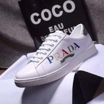 流行っている プラダ PRADA 2色可選 2026年秋冬シーズンスニーカー、靴ファッションの最先端！