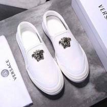 希少価値大 ヴェルサーチ有名人同じアイテム VERSACE スリップオン秋季超人気アイテム