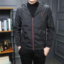 目前の注目ブランド モンクレール 秋冬大活躍  MONCLER ブルゾン 大人カジュアル