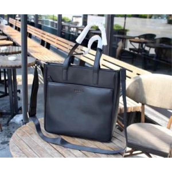 ファッショニスタ愛用 プラダ PRADA 稀少*入手困難  ショルダーバッグ 秋冬超人気の最新作.57.