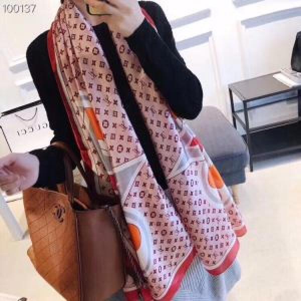 芸能人愛用 ルイ ヴィトン LOUIS VUITTON 流行っている スカーフ 2026年秋冬シーズン