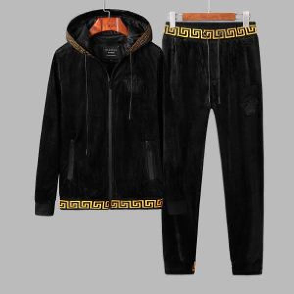 2026年秋冬入荷 目前の注目ブランドヴェルサーチ希少価値大 VERSACE  上下セット