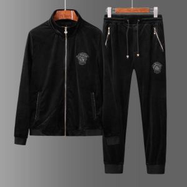 海外先行発売！ヴェルサーチ2026年秋冬入荷 VERSACE 上下セット現代的な印象