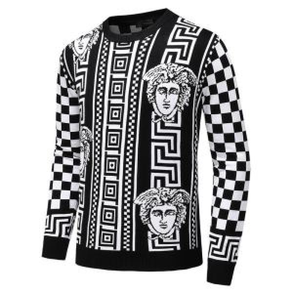 現代的な印象 ヴェルサーチプルオーバー VERSACE 2026【SALE！】人目を引く存在感