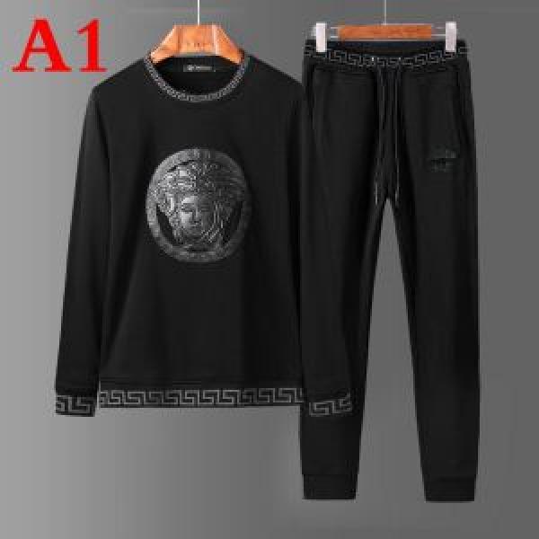 ヴェルサーチ今季大人気新作登場 VERSACE 2色可選 上下セットファッショニスタ愛用