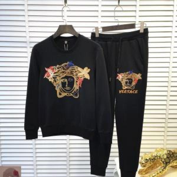 大人気ブランド ヴェルサーチファッショニスタ愛用 VERSACE 上下セット