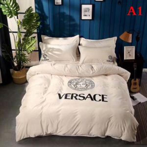 通年4色可選 寝具 4点セット超人気美品 ヴェルサーチVERSACE 海外先行発売！
