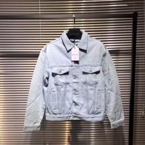 快適さと洗練された表情 デニムジャケット モデル大絶賛  バレンシアガ BALENCIAGA 海外先行発売！