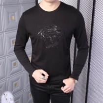 超激安価格 ミックス感が溢れる ヴェルサーチVERSACE 最近人気一番！ 長袖 Tシャツ 2色可選
