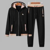 バーバリー コピーBURBERRYセットアップメンズルームウェアスポーツカジュアルジャージ黒白2色可選秋冬超激得低価