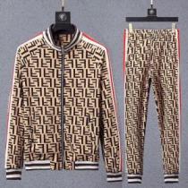 カジュアルスタイルにフェンディ話題の新作到着！ FENDI プルオーバーパーカー 上下セット