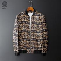 大人カジュアル 2026年秋冬入荷VERSACE ブルゾン 秋冬大活躍 ヴェルサーチ