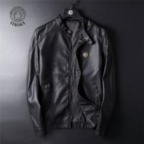 2026秋冬の定番新品到来! ヴェルサーチ話題の新作到着！VERSACE プルオーバー