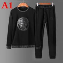 ヴェルサーチ今季大人気新作登場 VERSACE 2色可選 上下セットファッショニスタ愛用