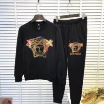 大人気ブランド ヴェルサーチファッショニスタ愛用 VERSACE 上下セット