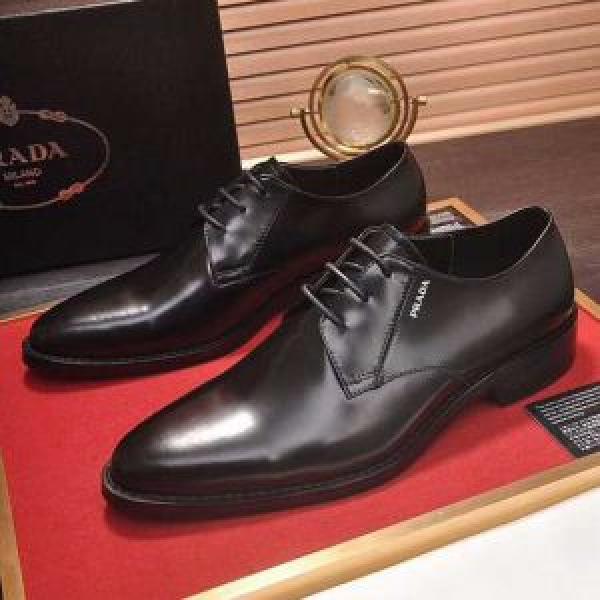 旬のアイテム ビジネスシューズファッショニスタ愛用プラダ PRADA 2025年秋冬入荷