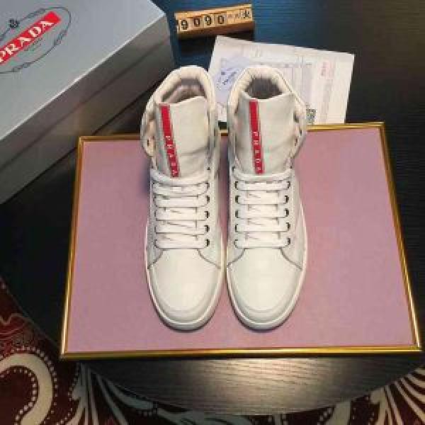 数量限定再入荷 ハイトップシューズ  2026年人気満々のブランド  プラダ 一味違うデザイン PRADA
