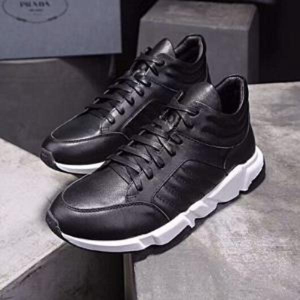プラダ PRADA ランニングシューズ  2色選択可 海外先行発売！2026最安値！