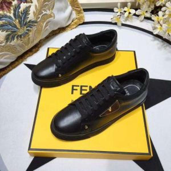 格好良いアイテム 話題の新作到着！ FENDI フェンディ ランニングシューズ 2色可選 大流行中